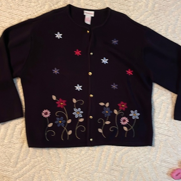 Crystal Kobe Sweaters - 🌟Beautiful knit button up cardigan embroidery stitched flowers🌺